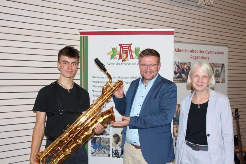 Übergabe Baritonsax